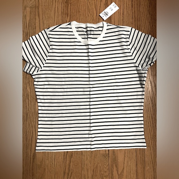 Abercrombie & Fitch Tops - Abercrombie skimming tee